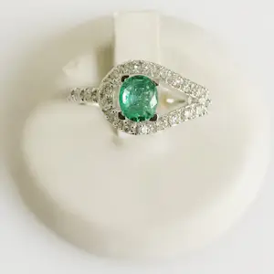 Smaragd- en diamanten ring kopen? Bied vanaf 955!