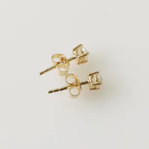 Diamanten oorknopjes kopen? Bied vanaf 850!