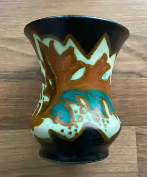 Arnhemsche Fayencefabriek - Platelen vaasje decor "Gouda" verkocht voor € 20!