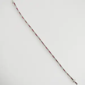 Diamanten en robijnen armband kopen? Bied vanaf 1450!