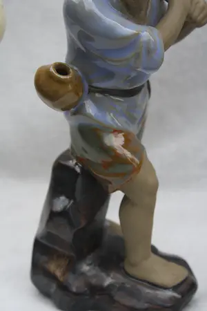Niet of onleesbaar gesigneerd - Paar Chinese keramische Mud Man Fisherman-beeldjes (Midden 20e eeuw) kopen? Bied vanaf 1!