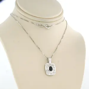 18k gouden collier en hanger met saffier en briljant geslepen diamant tot.0,24ct kopen? Bied vanaf 650!