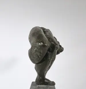 Wim Steins - Groot elegant bronzen beeld van een danseres op hoge smalle sokkel kopen? Bied vanaf 2000!