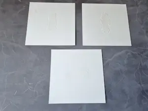 Yoka Voorbach - DRIE abstracte handgekleurde reliëf etsen - zeer kleine oplage (25) kopen? Bied vanaf 33!