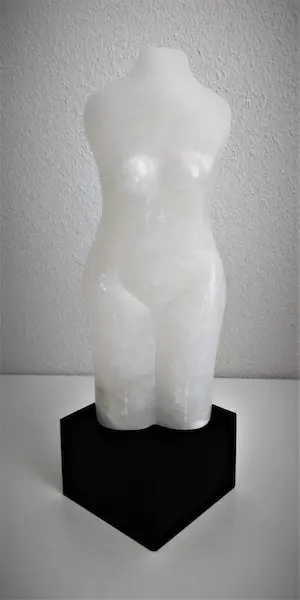 Niet of onleesbaar gesigneerd - Abstract naakt in marmer kopen? Bied vanaf 1!