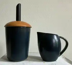 Höganäs Keramik - Suiker dispenser en kannetje verkocht voor € 20!