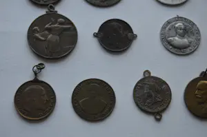 Niet of onleesbaar gesigneerd - G. Devreese ea. collectie van 21 diverse penningen. kopen? Bied vanaf 1!
