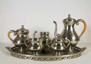 Daalderop - Sierlijk tinnen thee- en koffieservies verkocht voor € 25!