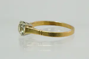 29- Antieke 18krt gouden solitair ring met 0.65ct oud slijpsel (O/si1) diamant kopen? Bied vanaf 370!