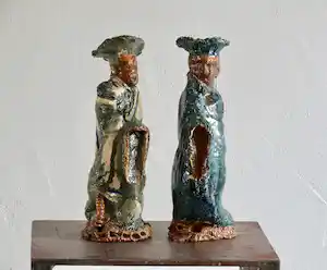 Couzijn van Leeuwen - 2 keramisch geglazuurde chinese beeldjes verkocht voor € 360!