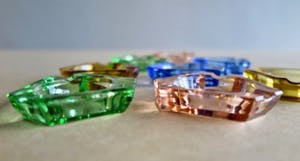 Niet of onleesbaar gesigneerd - Set decoratieve gekleurd glazen Asbakjes - 60-er jaren kopen? Bied vanaf 1!