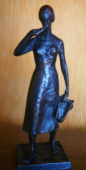 Brons (Onbekend) - Vrouwenfiguur met tas kopen? Bied vanaf 35!
