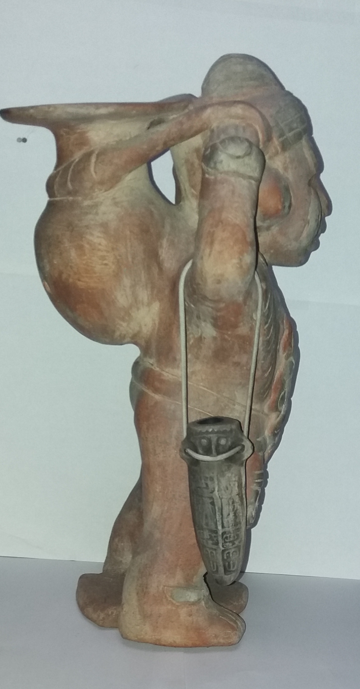 Niet of onleesbaar gesigneerd - vintage Mexicaans terracotta beeld van een water wijn Drager . kopen? Bied vanaf 1!