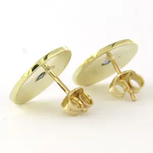 Goud met platina oorknoppen bezet met saffier 5.3 gram kopen? Bied vanaf 625!
