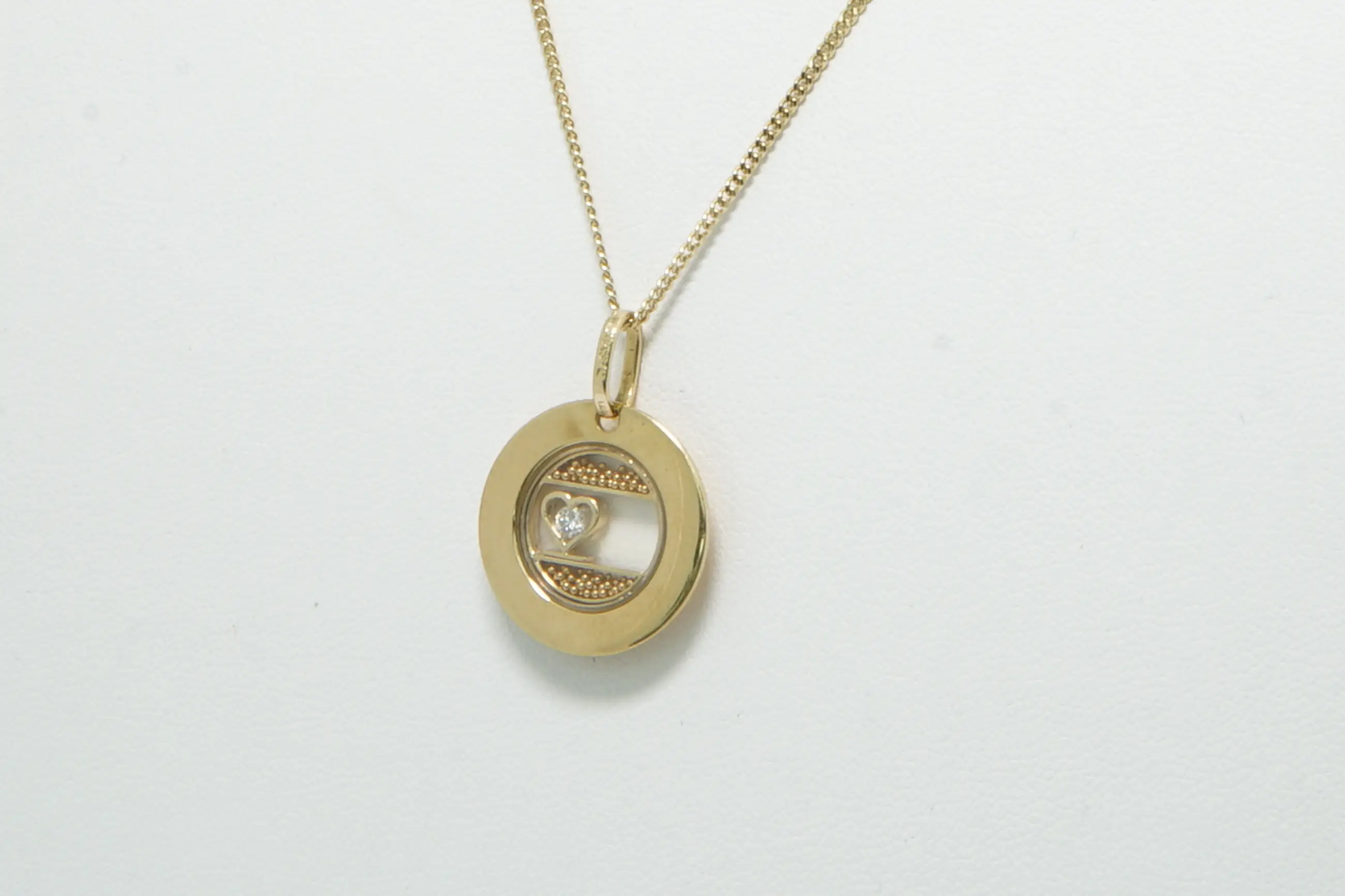 Bernard Sylvain Paris ゴールドチャーム Sold at Auction: A French 18 carat gold pendant by Bernard