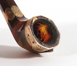 Biedermeijer pijpje van agaat met 14 kt. geelgouden appliques kopen? Bied vanaf 130!