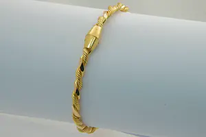12 - Fraai afgewerkte 20Krt geel gouden armband gedraaid model kopen? Bied vanaf 1105!