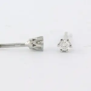 18k wit gouden solitair oorknoppen bezet met briljant geslepen diamant 0.08ct kopen? Bied vanaf 195!