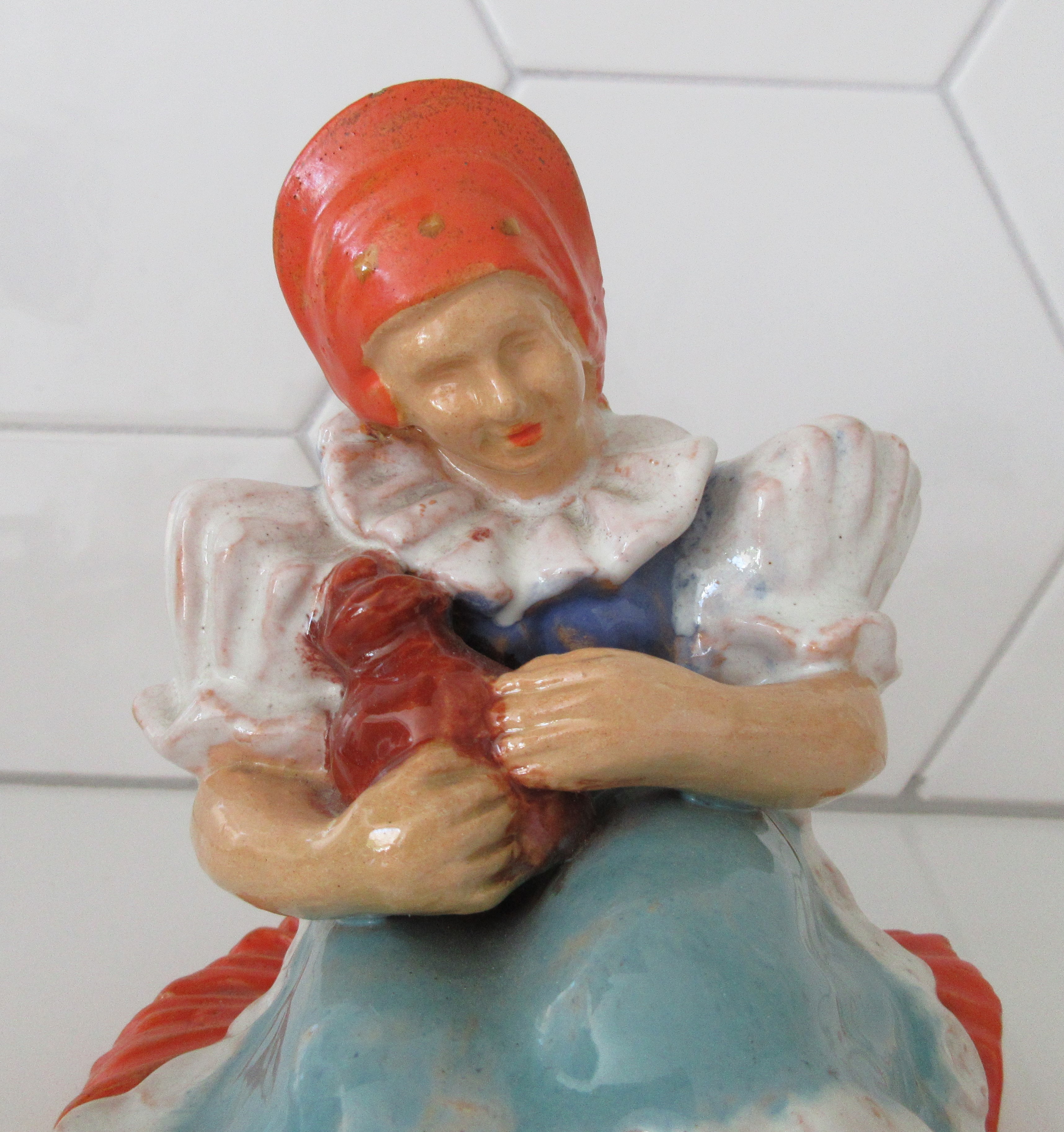 Niet of onleesbaar gesigneerd - Art deco terracotta plastiek van een vrouw met kruik kopen? Bied vanaf 1!