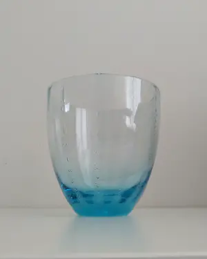 Niet of onleesbaar gesigneerd - Schitterende vaas met aangebrachte bruisbelletjes kopen? Bied vanaf 1!