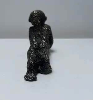 Carolein Smit - Bronzen sculptuur | Kind met bal kopen? Bied vanaf 150!