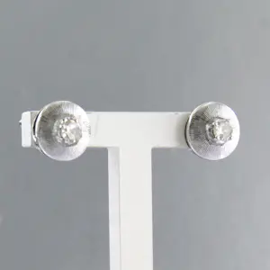 BWG witte oorknoppen bezet met single cut geslepen diamant totaal circa 0.15ct kopen? Bied vanaf 210!