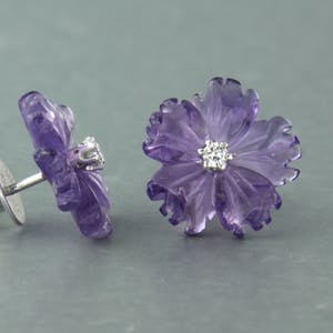 18k wit gouden oorknoppen bezet met amethist en briljant geslepen diamant kopen? Bied vanaf 170!