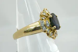 82 - Grote 18 Krt gouden ring met  0.35ct diamant en grote blauwe edelsteen kopen? Bied vanaf 480!