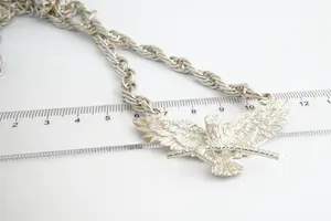 100 - Groot 1e geh. Zilveren halssieraad met "Adelaar met gespreide vleugels" kopen? Bied vanaf 85!