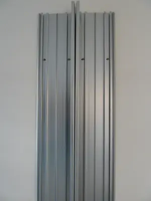 Niet of onleesbaar gesigneerd - Vintage glazen wandrek jaren “60-”70 (glas-aluminium) kopen? Bied vanaf 1!