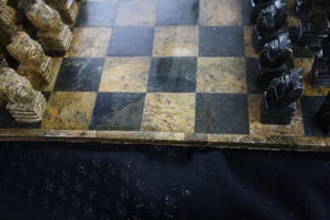 Niet of onleesbaar gesigneerd - Schaakspel (Peru) kopen? Bied vanaf 1!