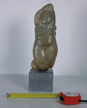 Monica van Dael - Sculptuur van natuursteen, Vrouwentorso kopen? Bied vanaf 150!