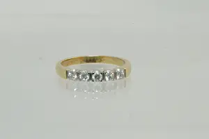 101 - ZGAN 18Kt geel goud & diamanten ring met 5 briljanten ca. 0.35ct diamant kopen? Bied vanaf 320!