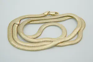 63 - Elegante 14 karaat geel gouden platte slangen collier kopen? Bied vanaf 980!