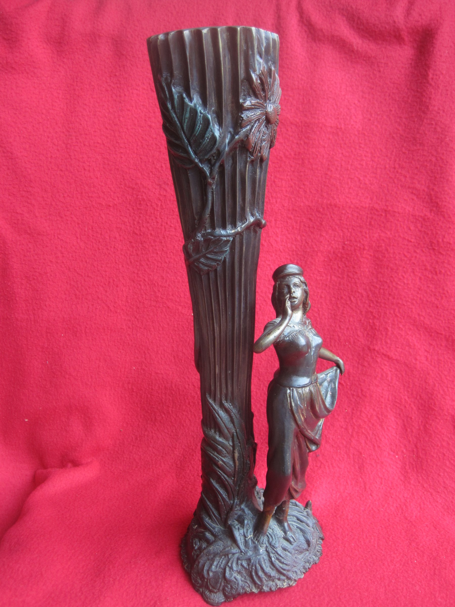 Auguste Moreau - Figurale bronzen vaas met Jeune Paysanne , plattelandsmeisje. kopen? Bied vanaf 275!