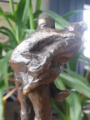 Brons (Onbekend) - Moeder met kind op rug 'Piggy back' kopen? Bied vanaf 25!