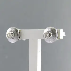 BWG witte oorknoppen bezet met single cut geslepen diamant totaal circa 0.15ct kopen? Bied vanaf 210!