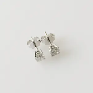 Diamanten oorknopjes kopen? Bied vanaf 850!