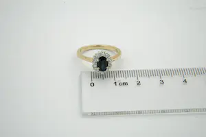 70- Sierlijke 14 krt goud & diamanten ring met diep-blauwe saffier - klein model kopen? Bied vanaf 220!
