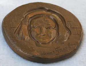 Niet of onleesbaar gesigneerd - Anne Frank , Bronzen penning , Parijs 1965 , Georges Simon kopen? Bied vanaf 1!