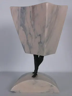 Hans Rikken - Pendant: Set van twee sculpturen uit marmer en brons, Man + Vrouw + 2 boeken kopen? Bied vanaf 150!