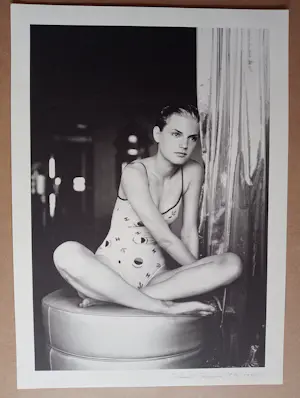 Karl Lagerfeld - Fotolitho Guinevere van Seenus Chanel 1996 kopen? Bied vanaf 50!