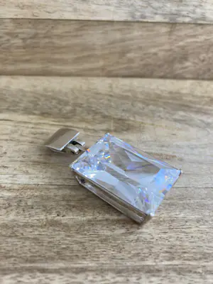 Zilveren hanger met rechthoekig facet geslepen zirkonia kopen? Bied vanaf 59!