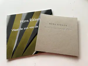 Hans Rikken - Pendant: Set van twee sculpturen uit marmer en brons, Man + Vrouw + 2 boeken kopen? Bied vanaf 150!