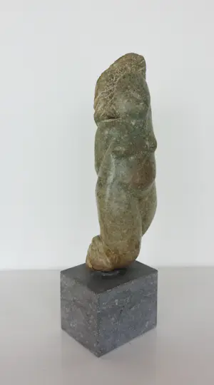 Monica van Dael - Sculptuur van natuursteen, Vrouwentorso kopen? Bied vanaf 150!