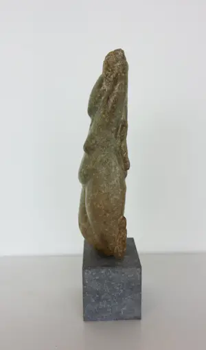 Monica van Dael - Sculptuur van natuursteen, Vrouwentorso kopen? Bied vanaf 150!