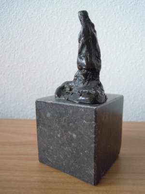 Niet of onleesbaar gesigneerd - Prachtig bronzen beeldje - moeder met kind. kopen? Bied vanaf 10!