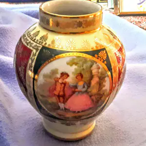 DW Karlsbader Porzellan - Vase Josef Kuba JKW Dekor Karlsbad handbemalt Galante Szene 40er Jahre kopen? Bied vanaf 85!