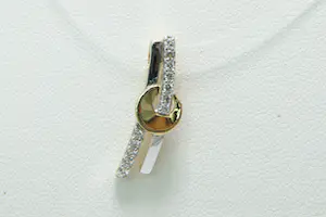 52- Chique14Krt bi-color gouden hanger met geometrische vormgeving kopen? Bied vanaf 50!