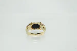 84 -  Klassiek model 14krt gouden ring met ovalen steen kopen? Bied vanaf 200!